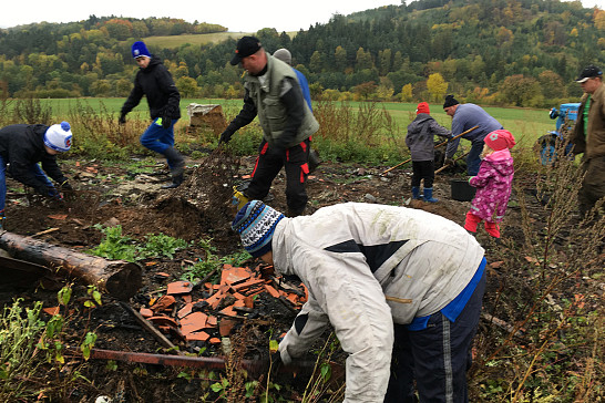 Uklidili jsme cestu vedle Pahorku v Radošicích