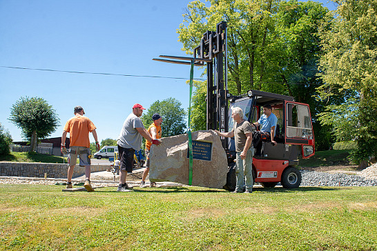 Instalace pamětního kamene p.Karmazína