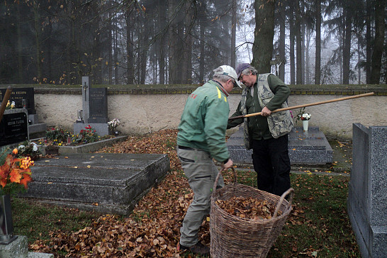 Brigáda na hřbitově 10. 11. 2018