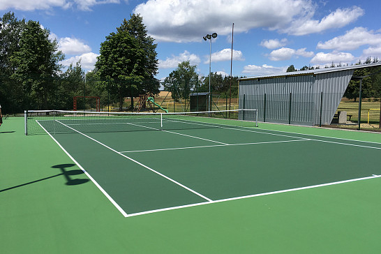 Tenisový kurt ve Starém Smolivci bude brzy sloužit opět veřejnosti