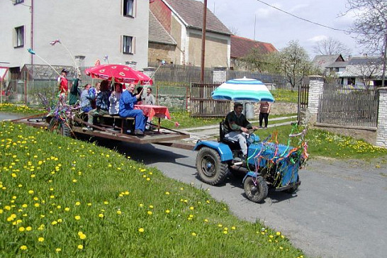 1.máj 2004 v Dožicích