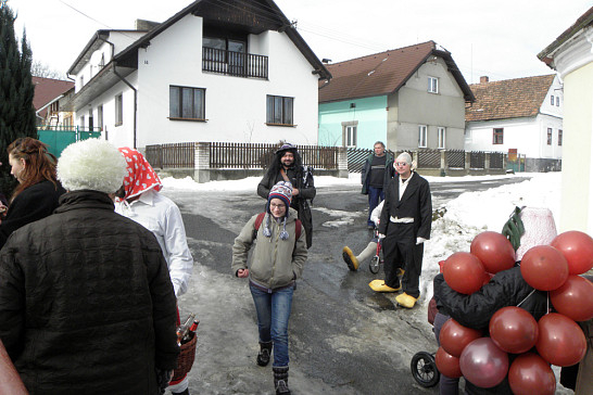 Maškarní průvod v Radošicích