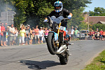 Motocyklový kaskadér Martin Krátký z Mladého Smolivce